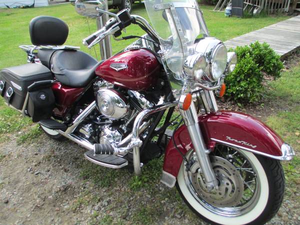 2004 harley davidson road king low miles showroom condition $10,450