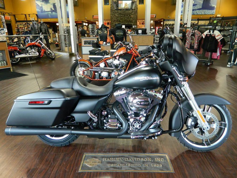 2014 Harley-Davidson Street Glide FLHX Touring 