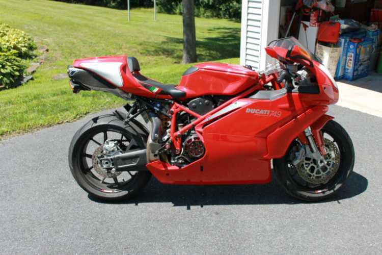 2005 Ducati Superbike 749