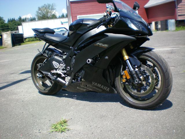Used 2008 Yamaha YZF R6 for sale.