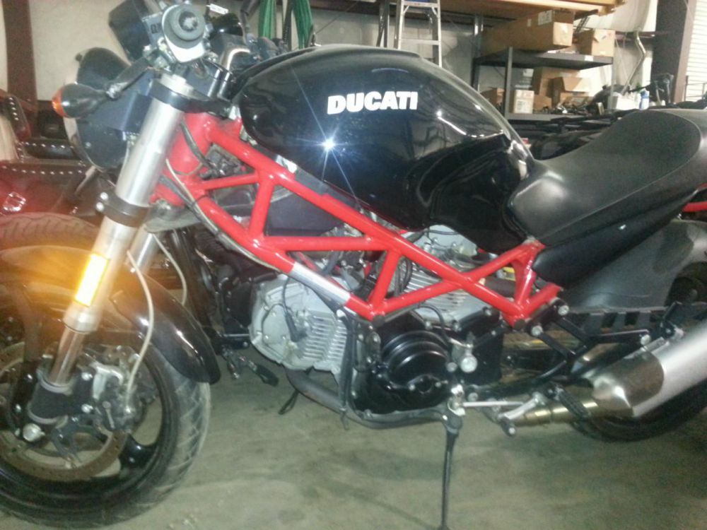 2008 Ducati MONSTER 695 Sportbike 