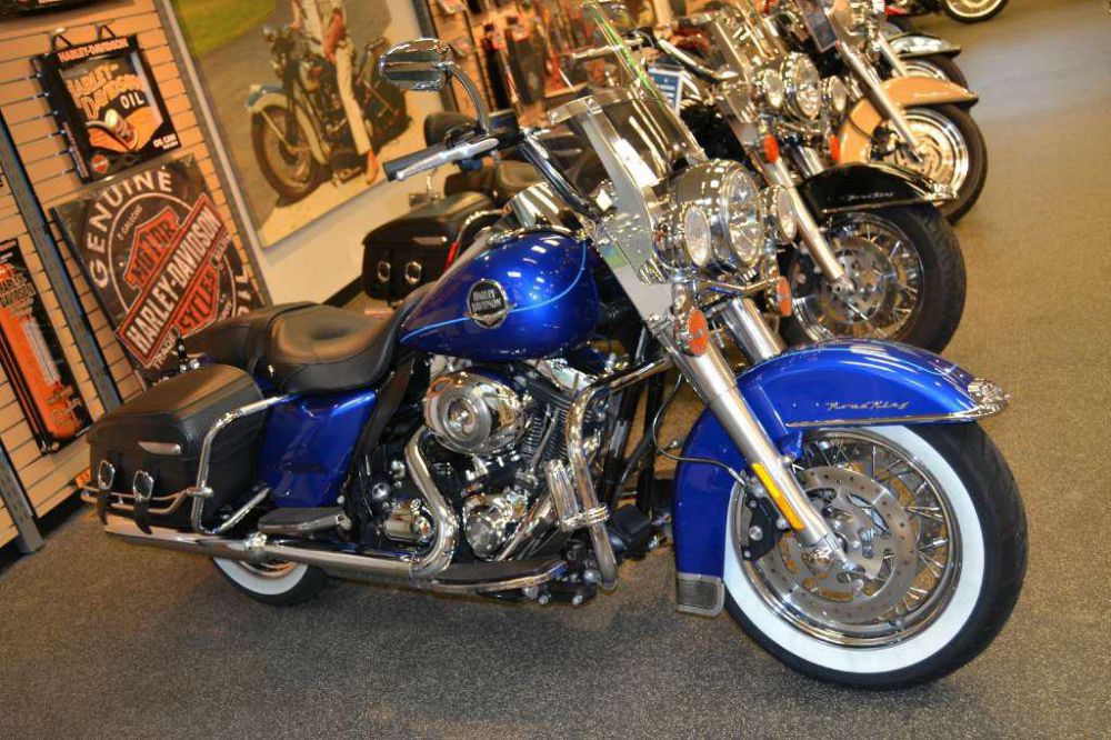 2009 Harley-Davidson FLHRC Road King Classic Touring 