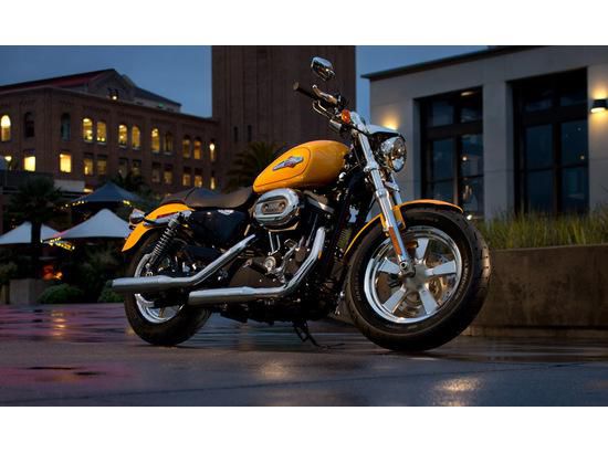 2013 Harley-Davidson Sportster 1200 Custom CUSTOM Cruiser 