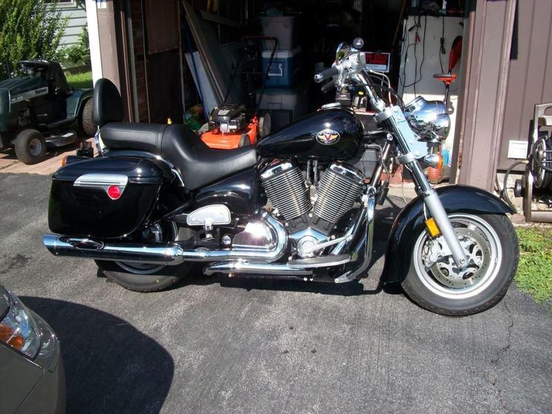 2005 victory touring cruiser in great shape and very low miles