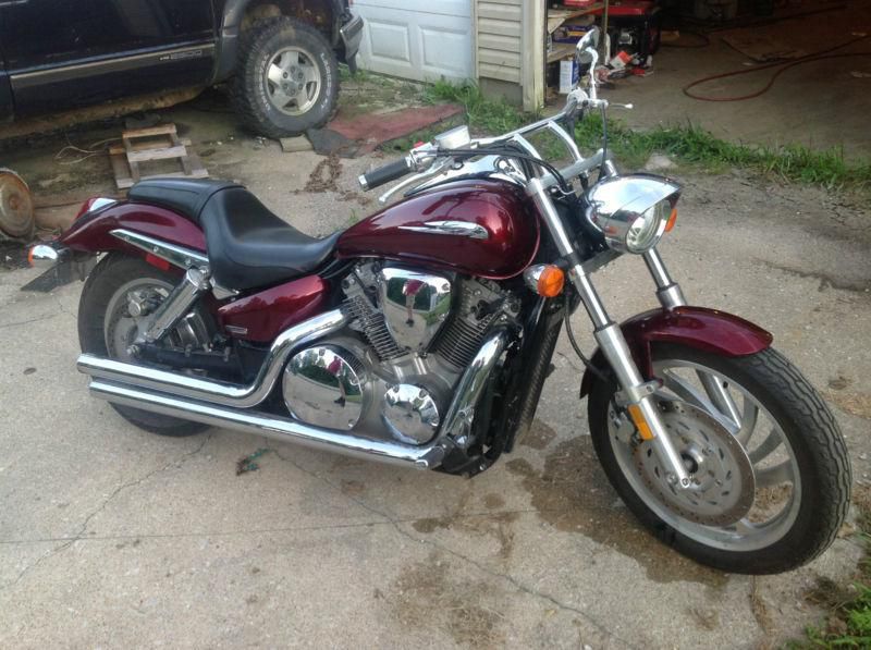 2006 Honda VTX 1300C extremely low mileage, bought new, one owner